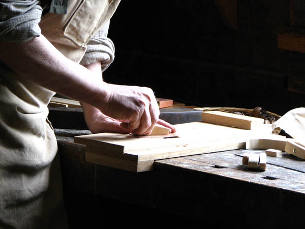 Nuestro equipo de profesionales cuenta  con muchos años de contrastada <strong>experiencia</strong> en el sector de la <strong>carpintería de madera en Salomó</strong>.